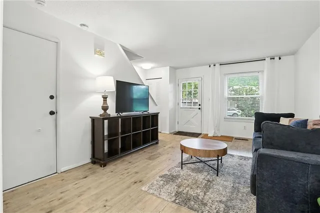 $127,500 | 8021 East 88th Street, Kansas City, MO 64138