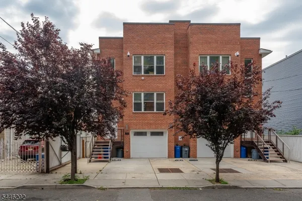 $3,200 | 35 Woodside Place, Newark, NJ 07104
