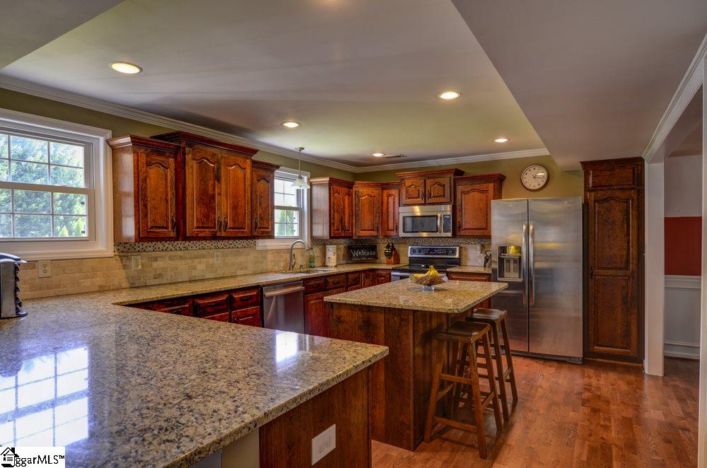 109 Hialeah Road Greenville, SC 29607 - Photo 11 of 32