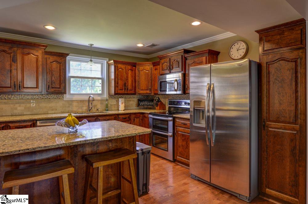 109 Hialeah Road Greenville, SC 29607 - Photo 9 of 32
