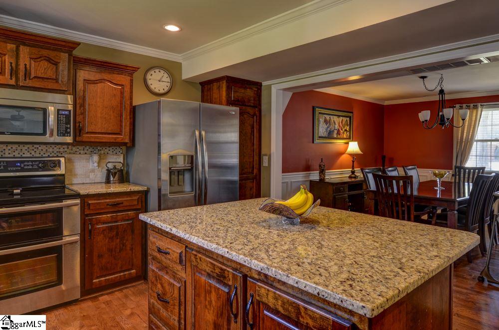 109 Hialeah Road Greenville, SC 29607 - Photo 10 of 32