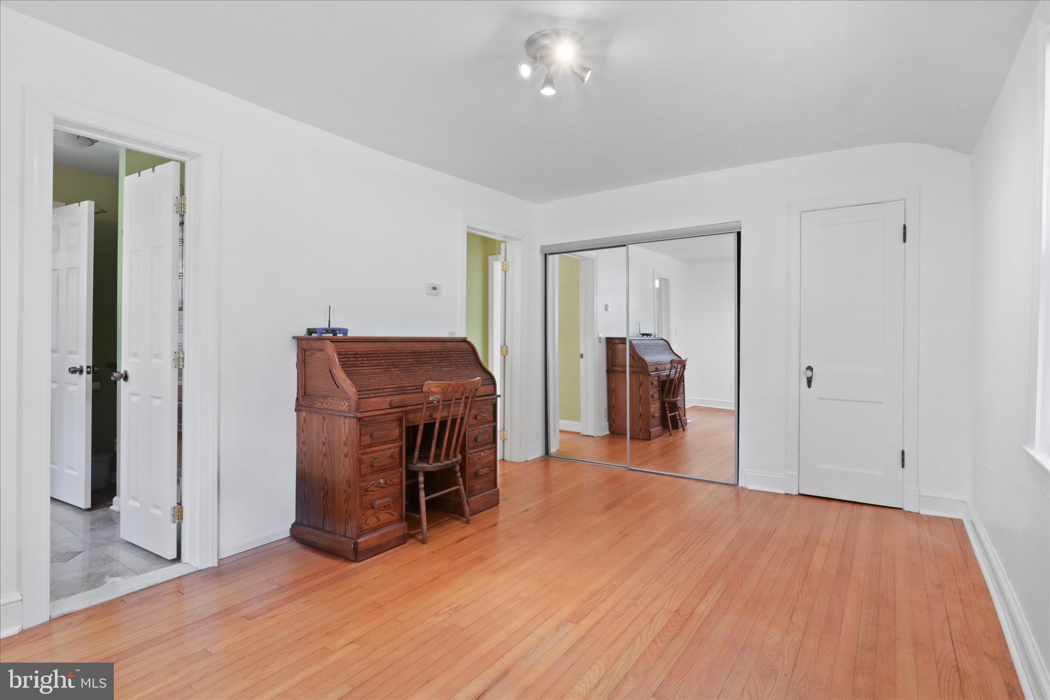 7914 Idylwood Road Dunn Loring, VA 22027 - Photo 16 of 41 a view of a livingroom with furniture and hallway