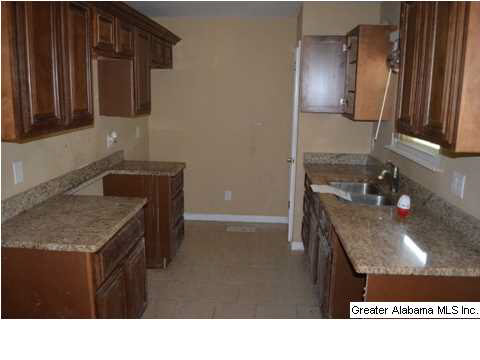 908 Colonial Drive Alabaster, AL 35007 - Photo 4 of 7
