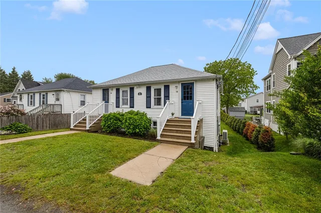 $2,400 | 66 Knowlesway, Unit UPPR, Narragansett, RI 02882