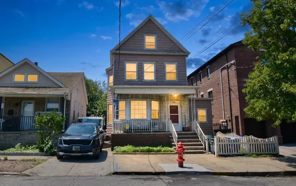 $1,800 | 196 West 52nd Street, Unit 2, Bayonne, NJ 07002