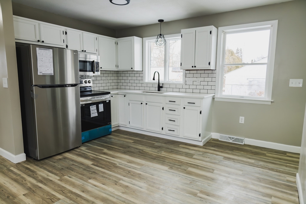 11 Champlain Street Springfield, MA 01151 - Photo 5 of 20 Gallery Image 5