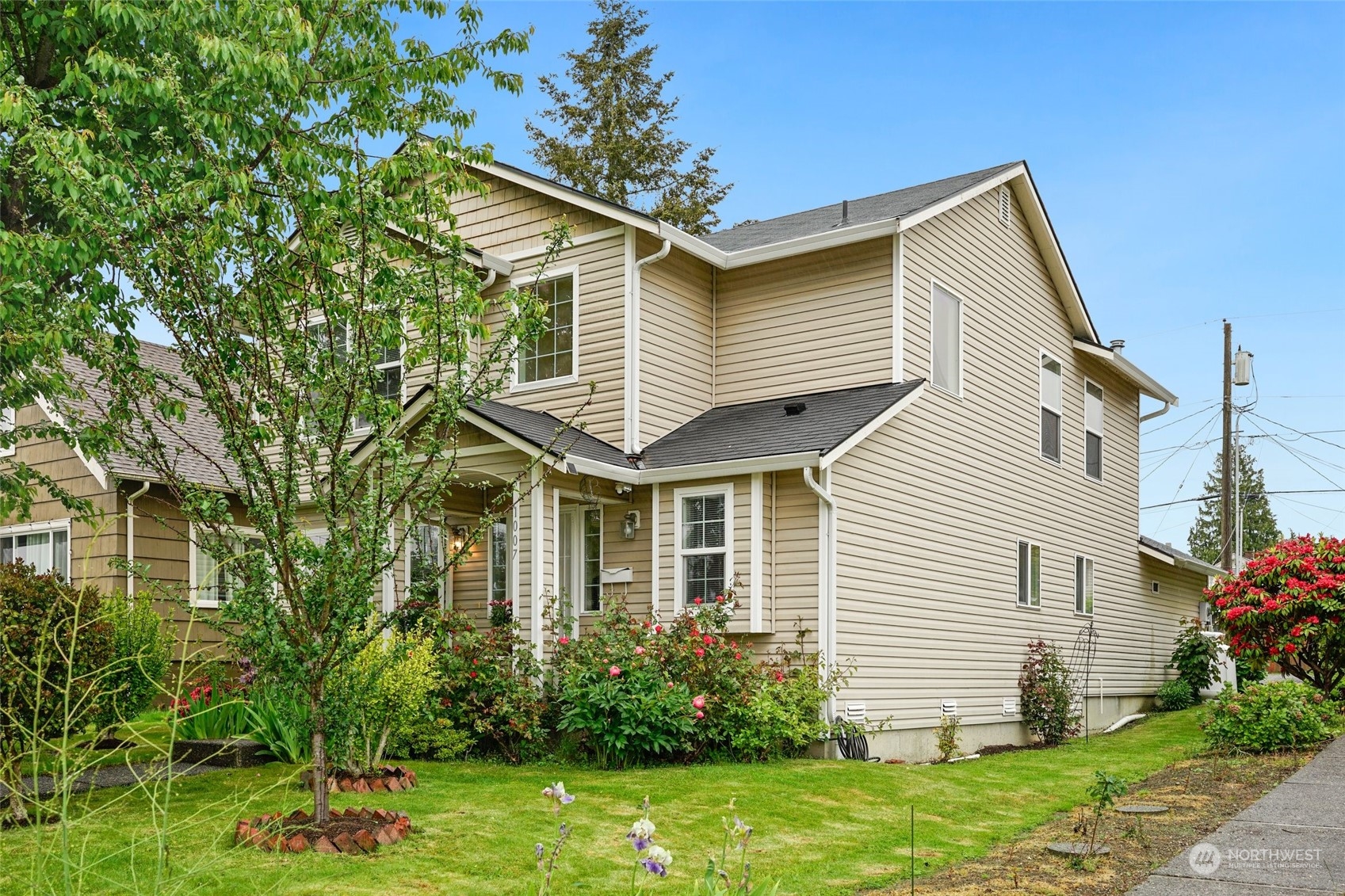 1007 Rockefeller Avenue Everett, WA 98201 - Photo 2 of 28 Gallery Image 2