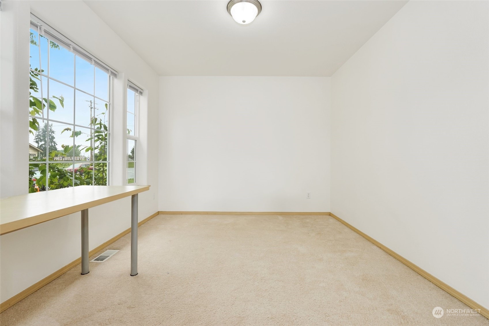 1007 Rockefeller Avenue Everett, WA 98201 - Photo 6 of 28 Gallery Image 6