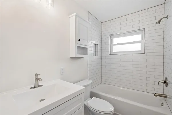 $3,000 | 662 Villa Grande Avenue South, St. Petersburg, FL 33707