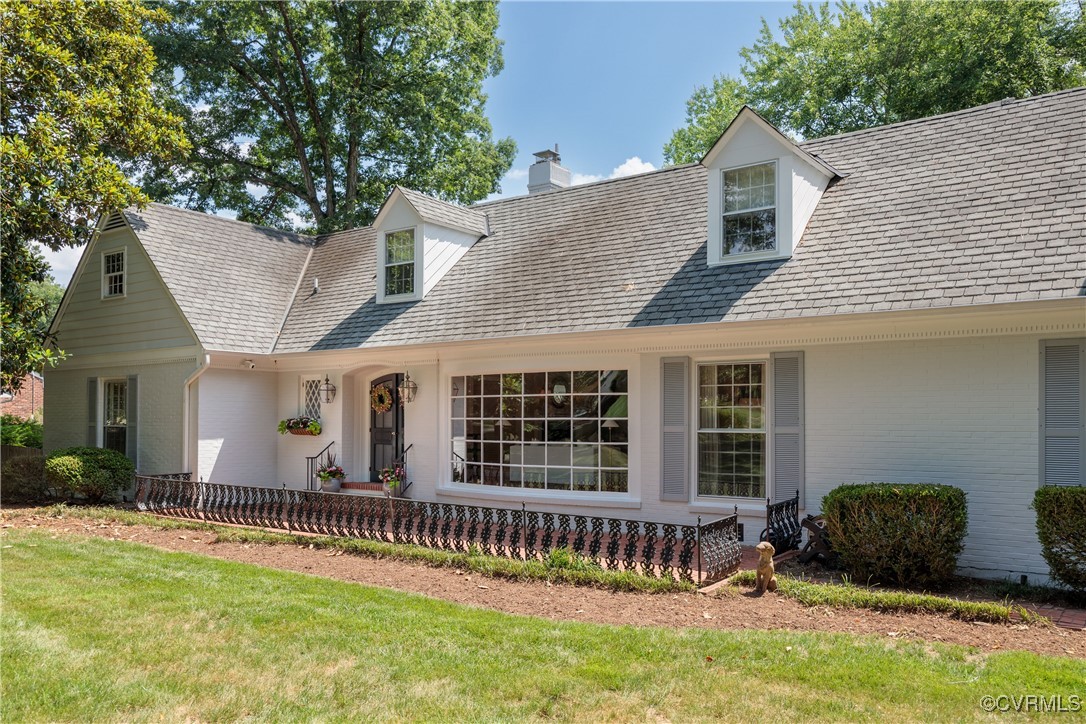 9603 River Road Henrico, VA 23229 - Photo 4 of 50 front view of a house with a yard