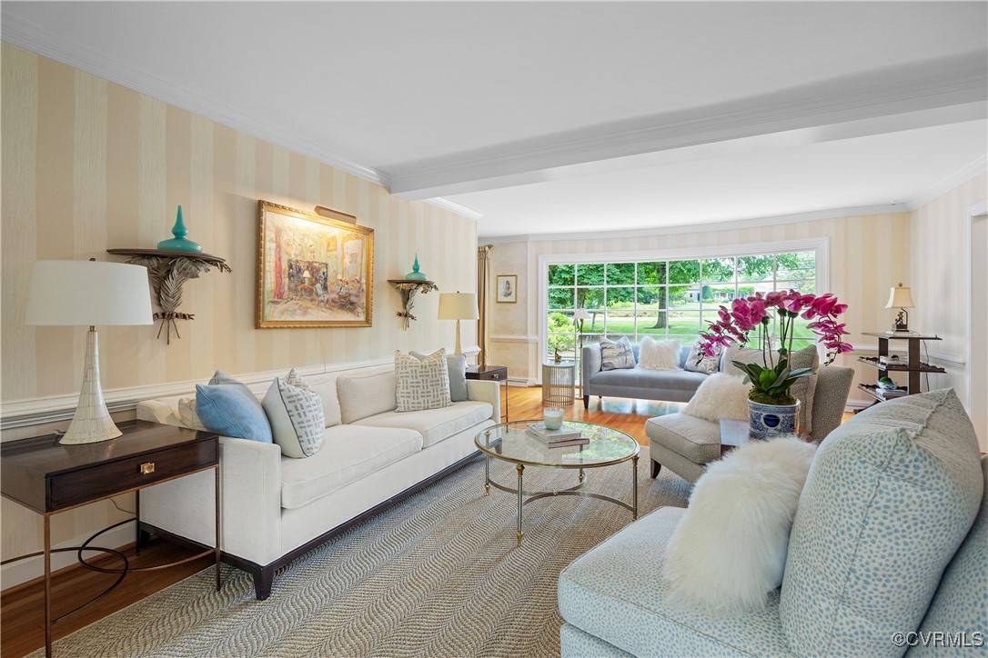 9603 River Road Henrico, VA 23229 - Photo 9 of 50 a living room with furniture and a potted plant