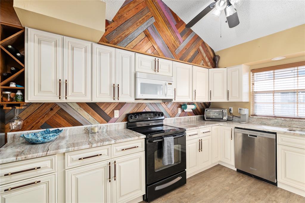 11001 Southeast Sunset Harbor Road, Unit D18 Summerfield, FL 34491 - Photo 15 of 41