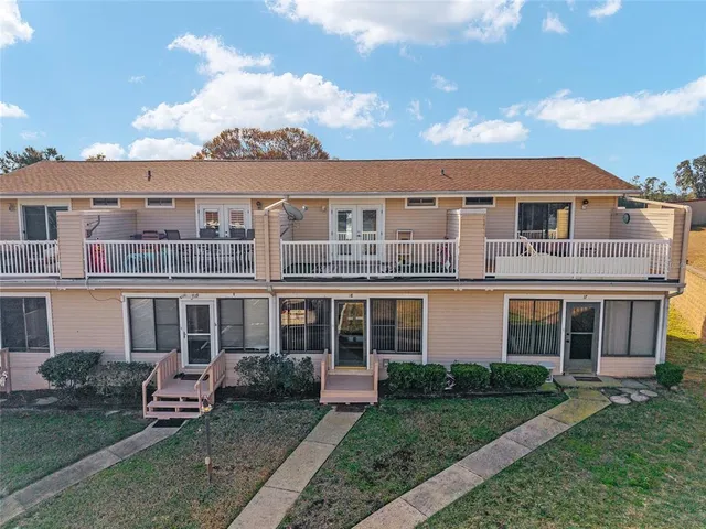 $275,000 | 11001 Southeast Sunset Harbor Road, Unit D18, Summerfield, FL 34491