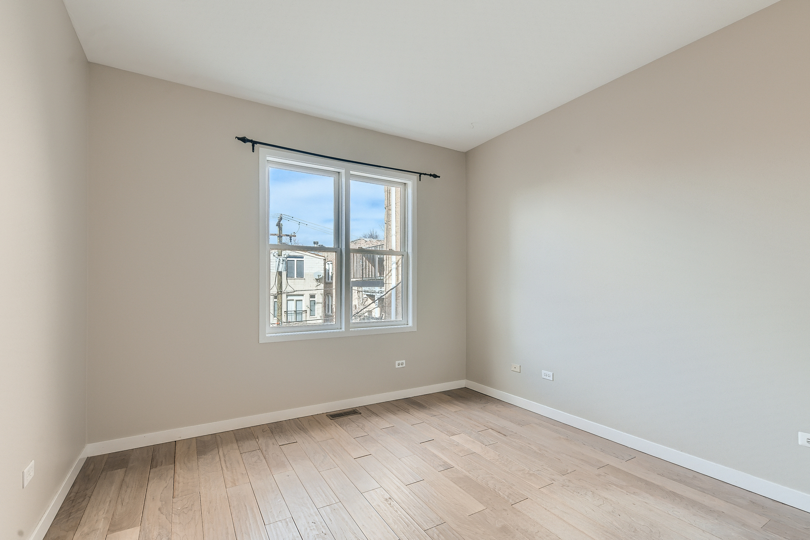 1318 West Grenshaw Street, Unit B Chicago, IL 60607 - Photo 11 of 16 an empty room with a window