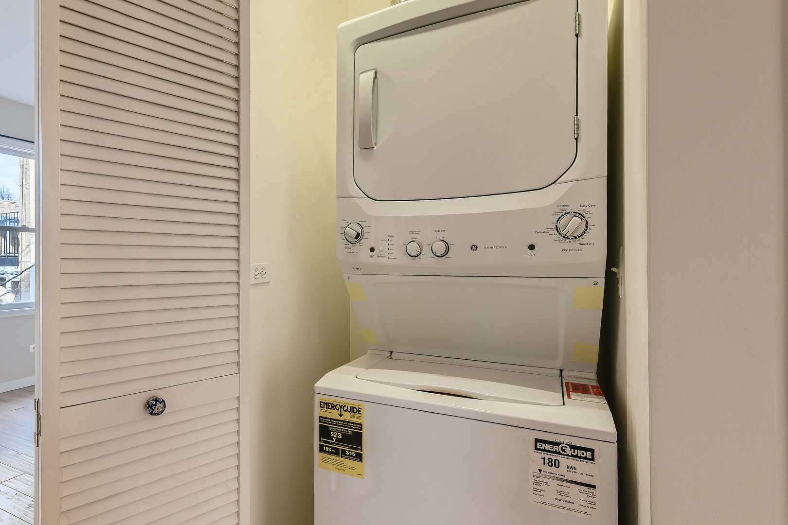 1318 West Grenshaw Street, Unit B Chicago, IL 60607 - Photo 14 of 16 a utility room with dryer and washer