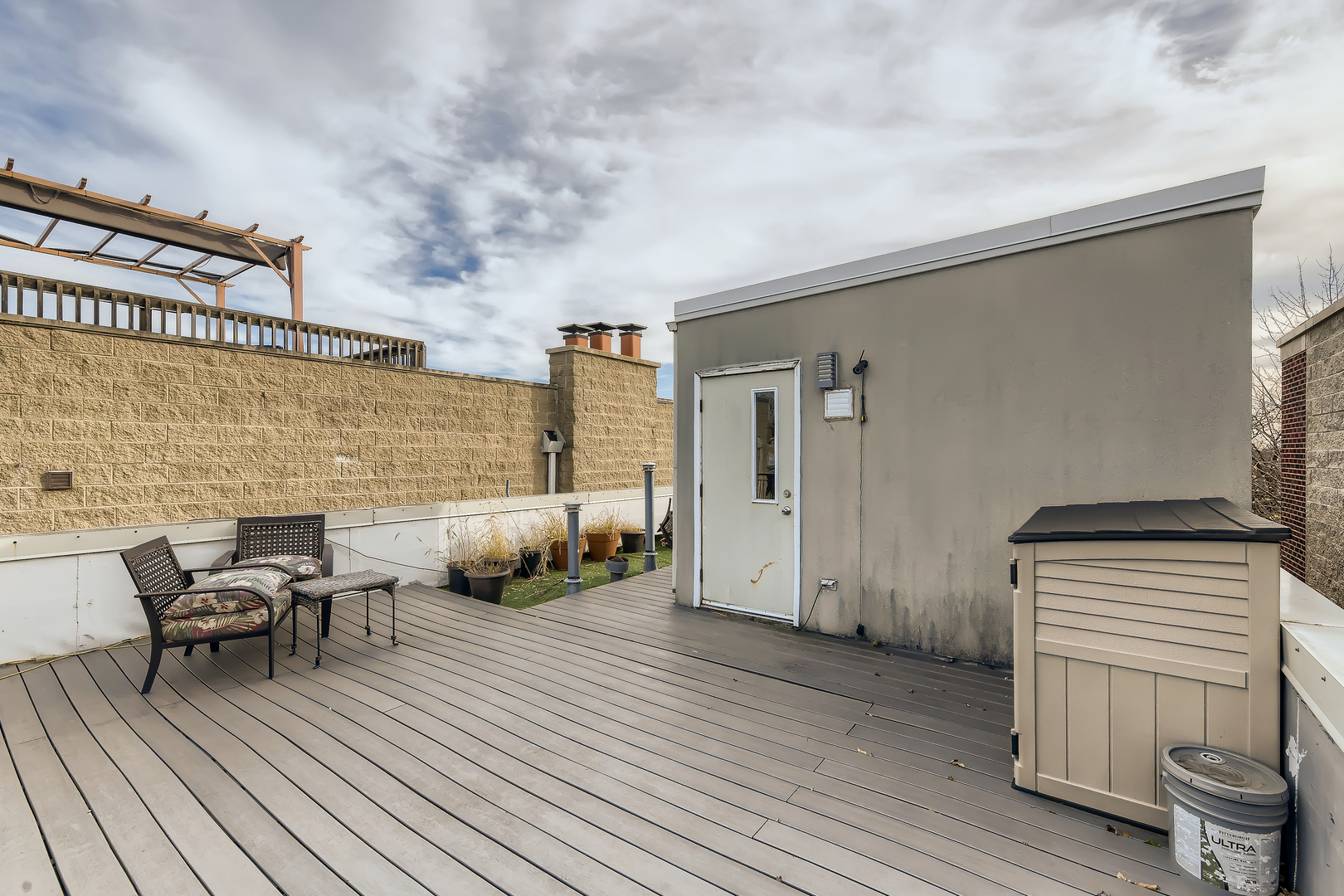 1318 West Grenshaw Street, Unit B Chicago, IL 60607 - Photo 15 of 16 a terrace with seating space