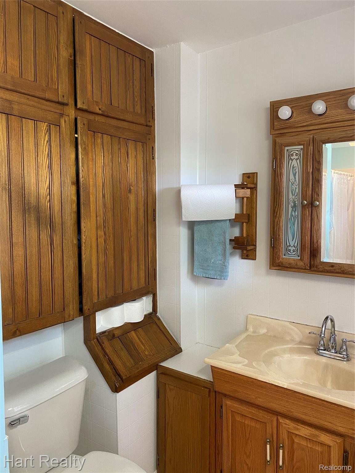 5910 Walker Road Marlette, MI 48453 - Photo 9 of 51 Main floor bathroom
