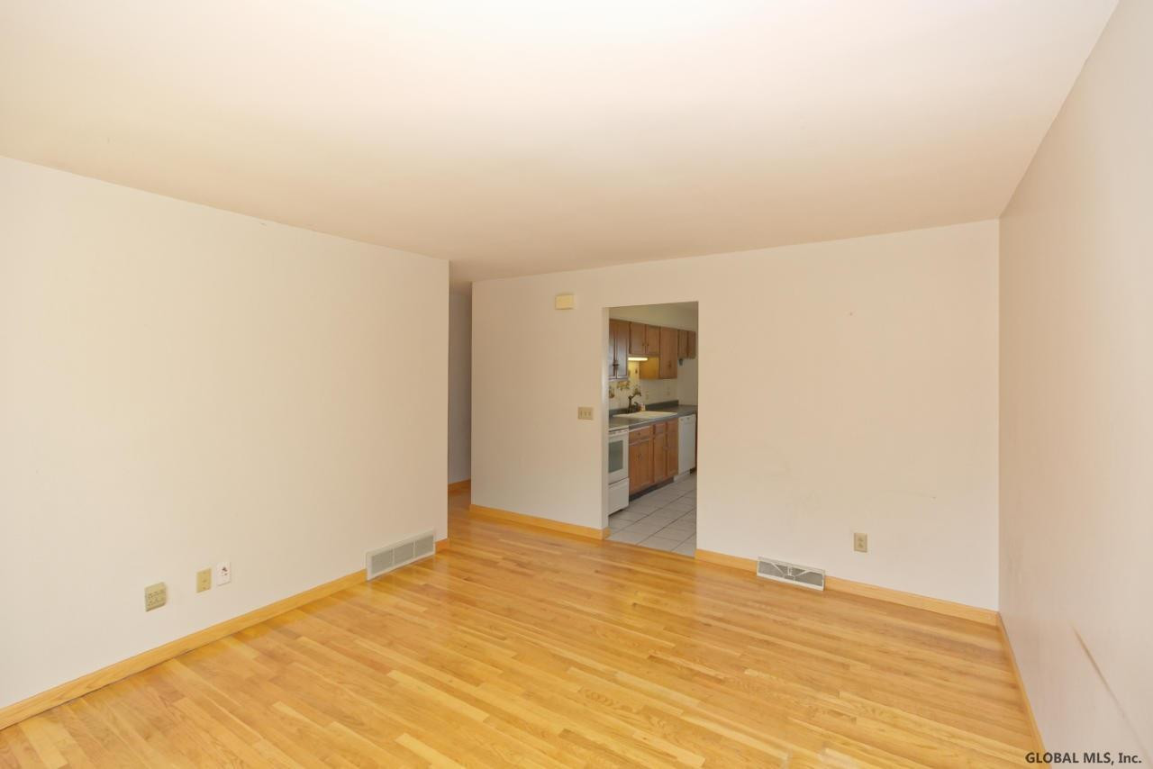 30 Colleen Road Troy, NY 12180 - Photo 4 of 19 Photo 4