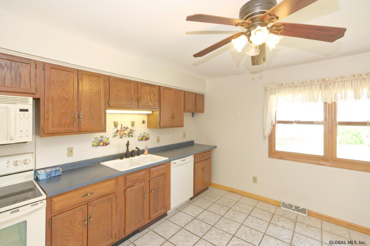 30 Colleen Road Troy, NY 12180 - Photo 6 of 19 Photo 6