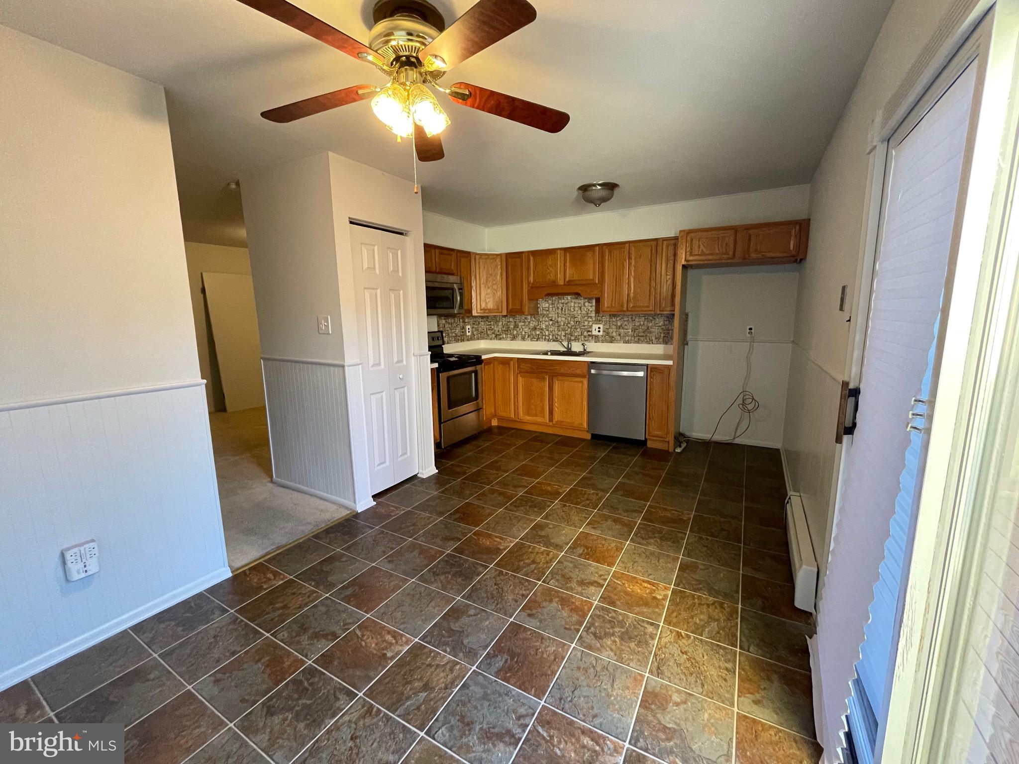 1707 Walnut Ridge Drive Pottstown, PA 19464 - Photo 4 of 20 Gallery Image 4