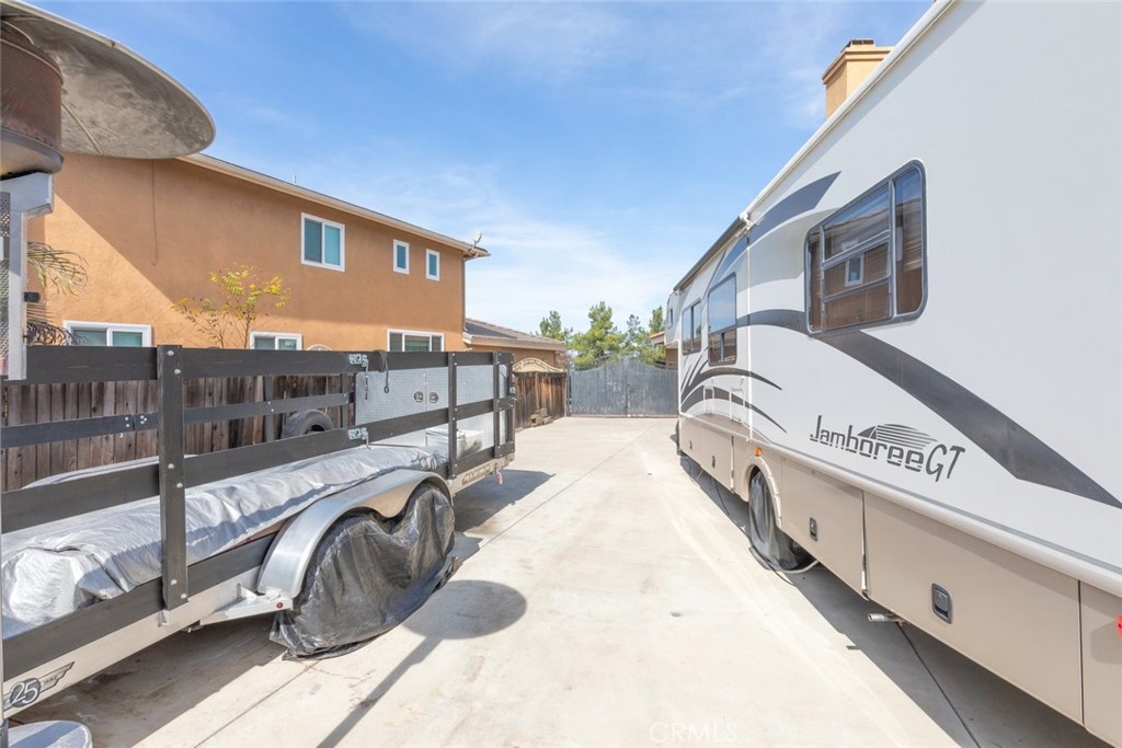1430 Baldwin Drive Corona, CA 92881 - Photo 50 of 61 a view of a balcony with staircase