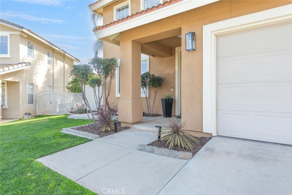 1430 Baldwin Drive Corona, CA 92881 - Photo 7 of 61 a view of a house with backyard and a patio