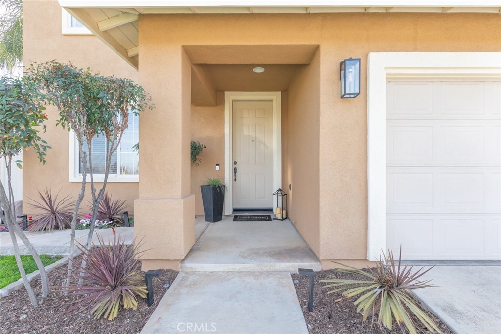 1430 Baldwin Drive Corona, CA 92881 - Photo 8 of 61 a view of a house with a patio