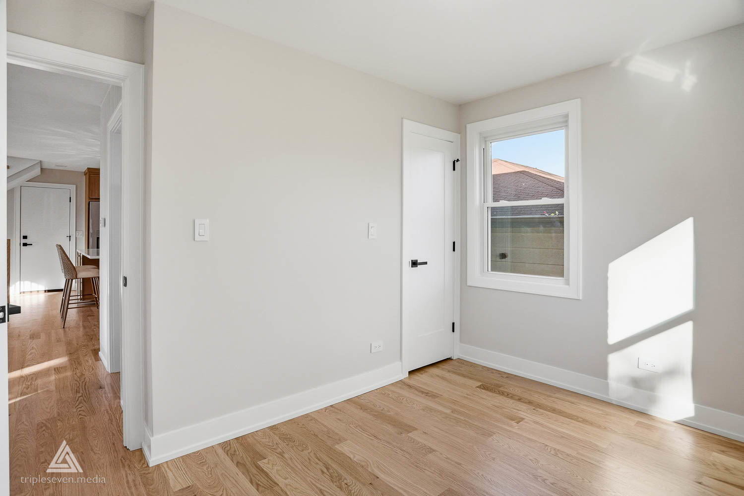 500 North Fairview Avenue Mount Prospect, IL 60056 - Photo 20 of 49 a view of empty room with wooden floor