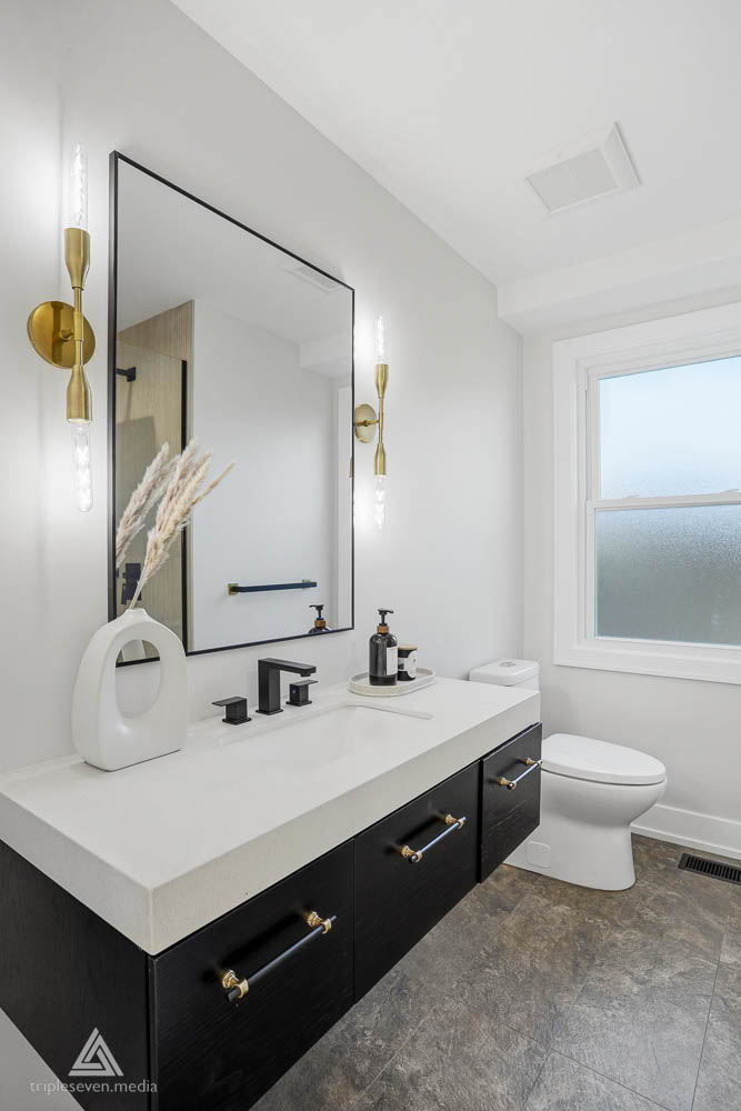 500 North Fairview Avenue Mount Prospect, IL 60056 - Photo 21 of 49 a bathroom with a sink and a mirror