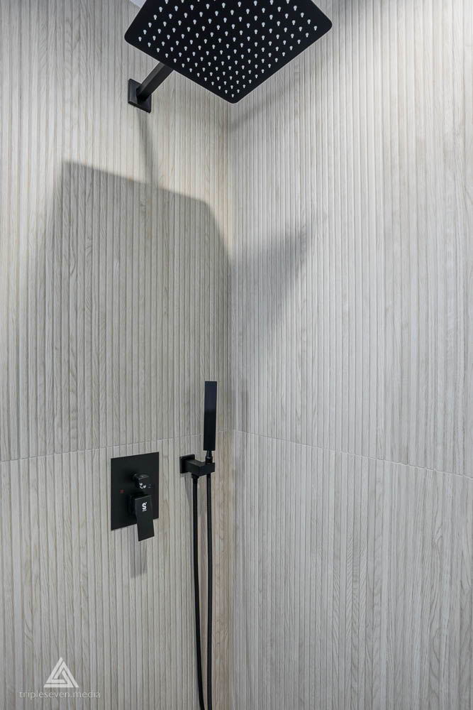 500 North Fairview Avenue Mount Prospect, IL 60056 - Photo 22 of 49 a bathroom with a shower