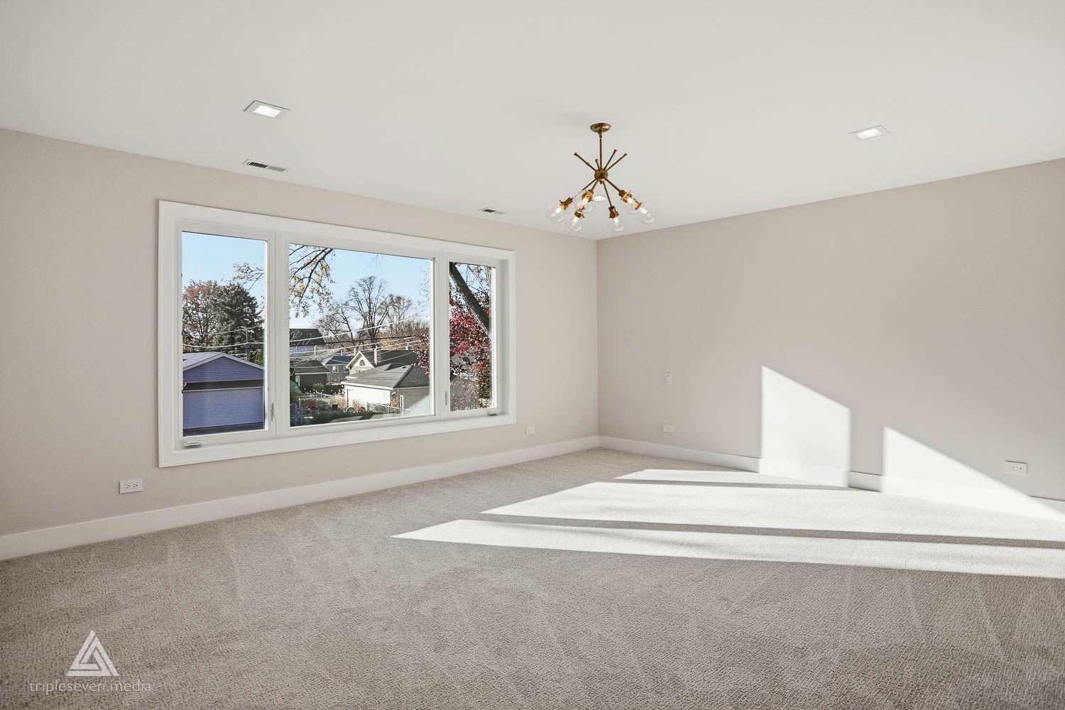 500 North Fairview Avenue Mount Prospect, IL 60056 - Photo 25 of 49 a view of a livingroom with a window