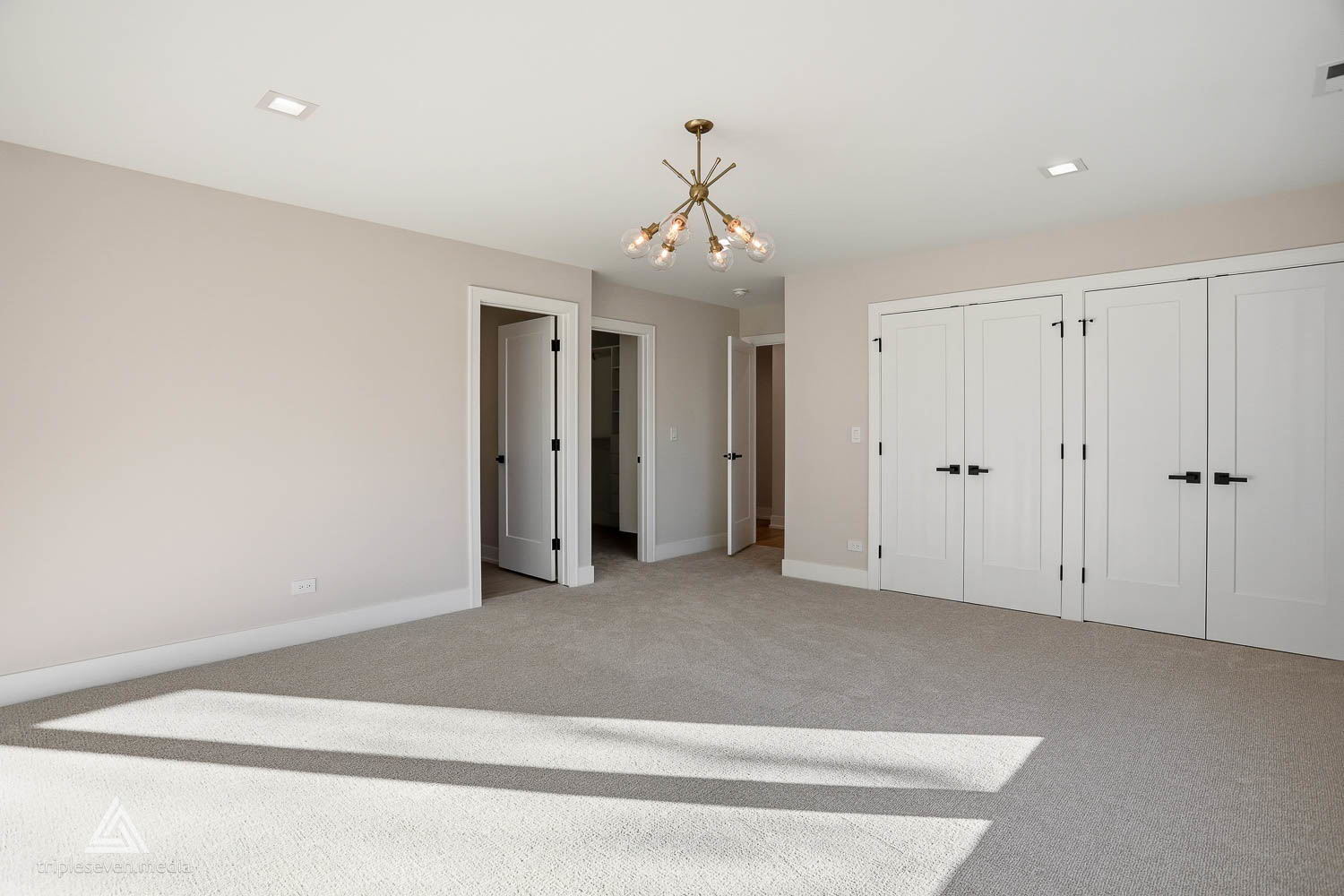 500 North Fairview Avenue Mount Prospect, IL 60056 - Photo 28 of 49 a view of an empty room with chandelier