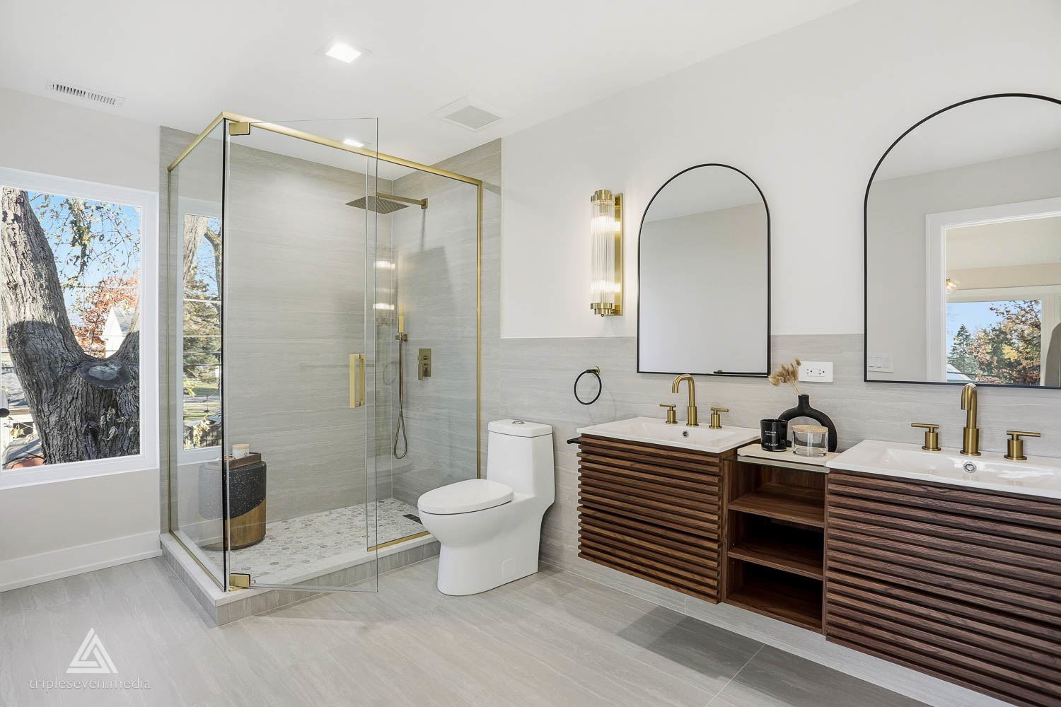 500 North Fairview Avenue Mount Prospect, IL 60056 - Photo 29 of 49 a bathroom with a double vanity sink toilet and shower