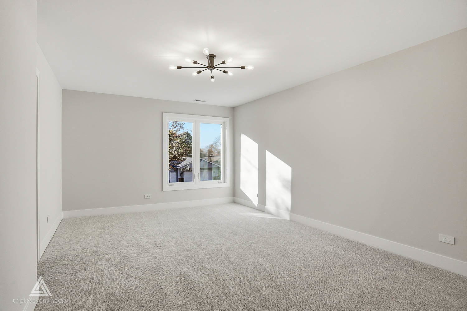 500 North Fairview Avenue Mount Prospect, IL 60056 - Photo 35 of 49 a view of an empty room with a window