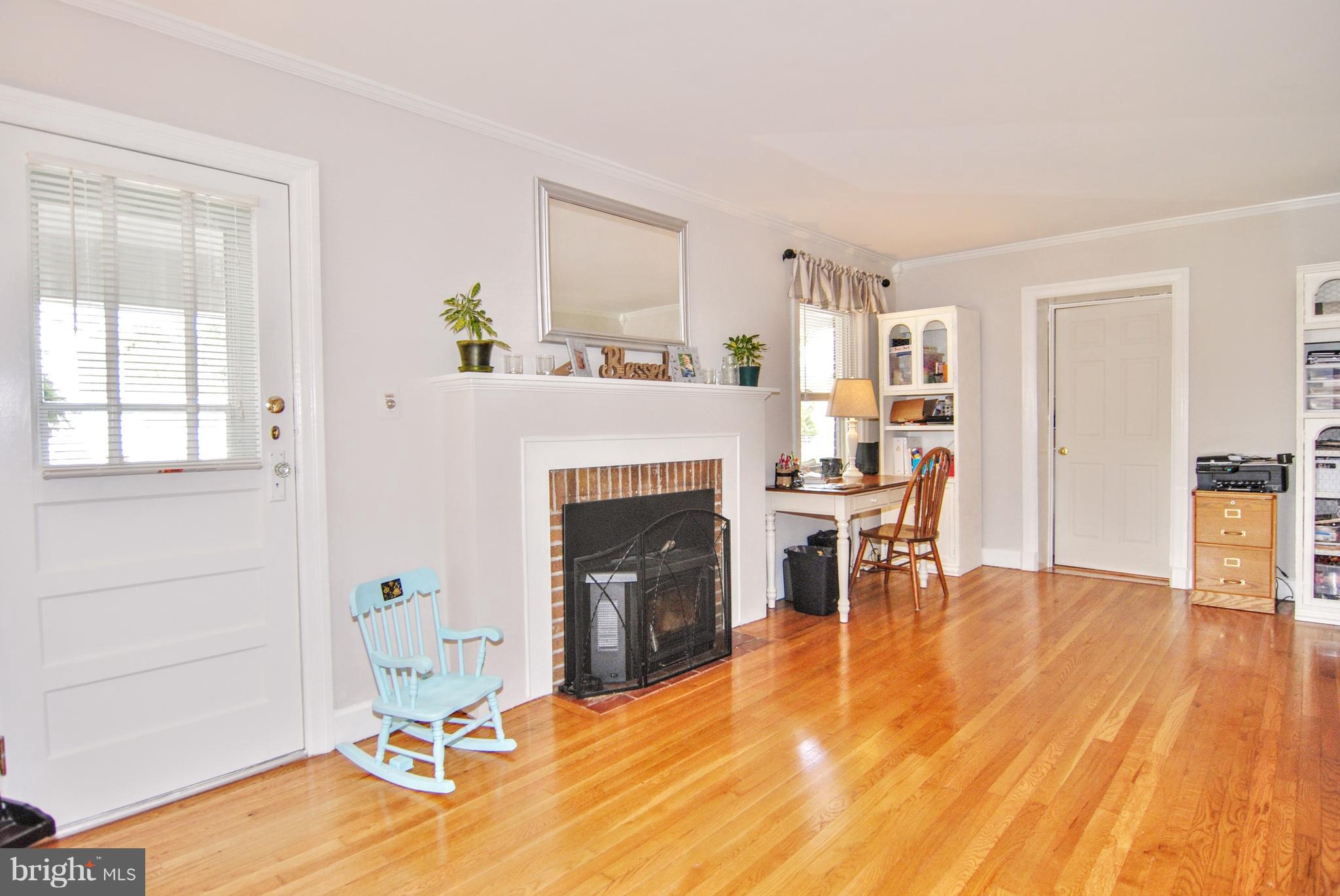 11835 Clearview Road Hagerstown, MD 21742 - Photo 22 of 30 Living Room