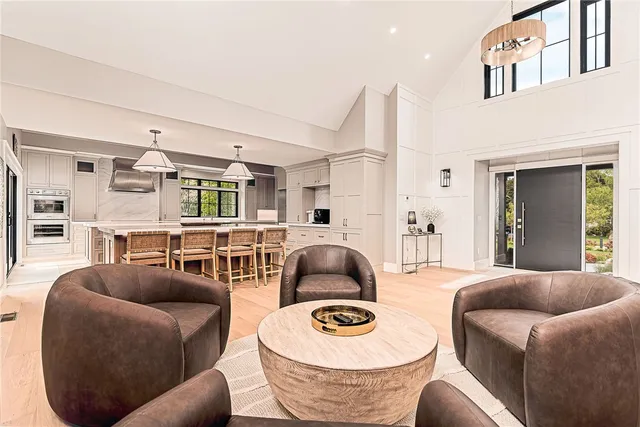 $2,150,000 | 33 Stuart Street, Westerly, RI 02891