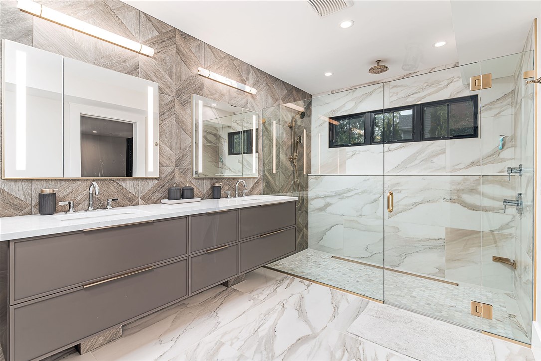 33 Stuart Street Westerly, RI 02891 - Photo 32 of 44