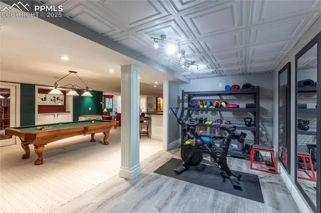 a view of entryway with a front door