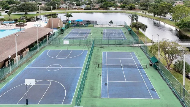 a view of a tennis court