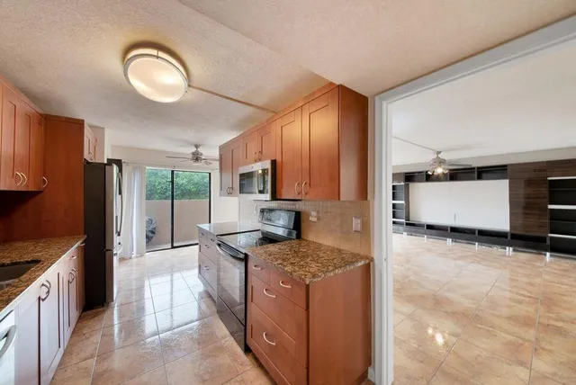 $2,774 | 2206 Northwest 39th Avenue, Coconut Creek, FL 33066