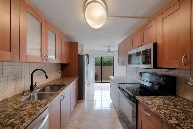 $2,774 | 2206 Northwest 39th Avenue, Coconut Creek, FL 33066