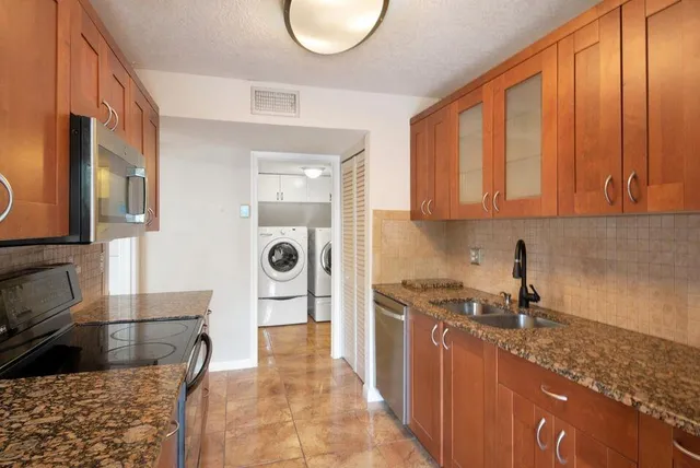 $2,774 | 2206 Northwest 39th Avenue, Coconut Creek, FL 33066