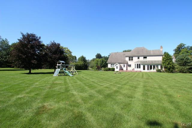 3480 Manor Road Bethlehem, PA 18020 - Photo 3 of 37 Gallery Image 3