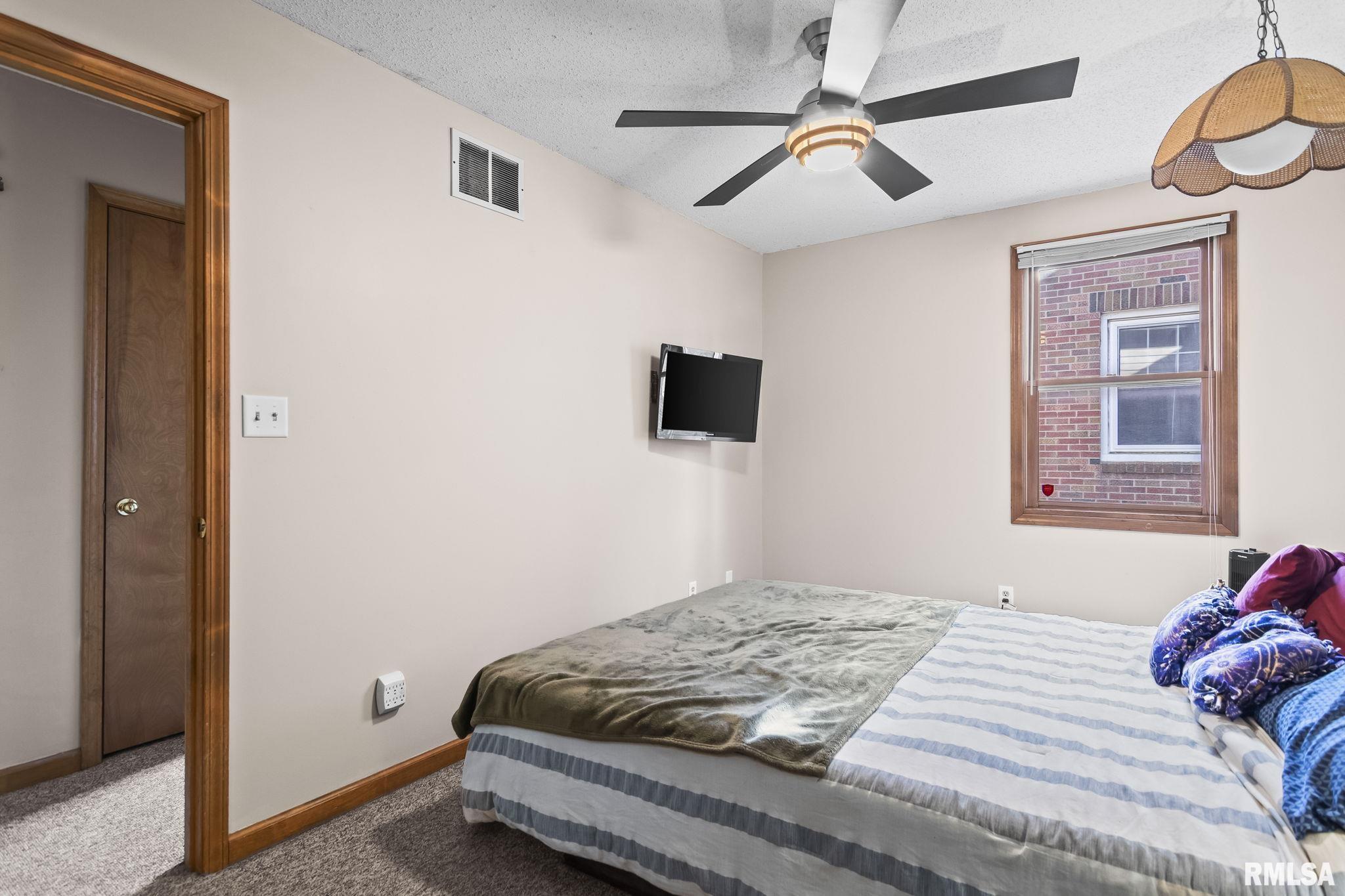 2072 North 20th Street Springfield, IL 62702 - Photo 13 of 26