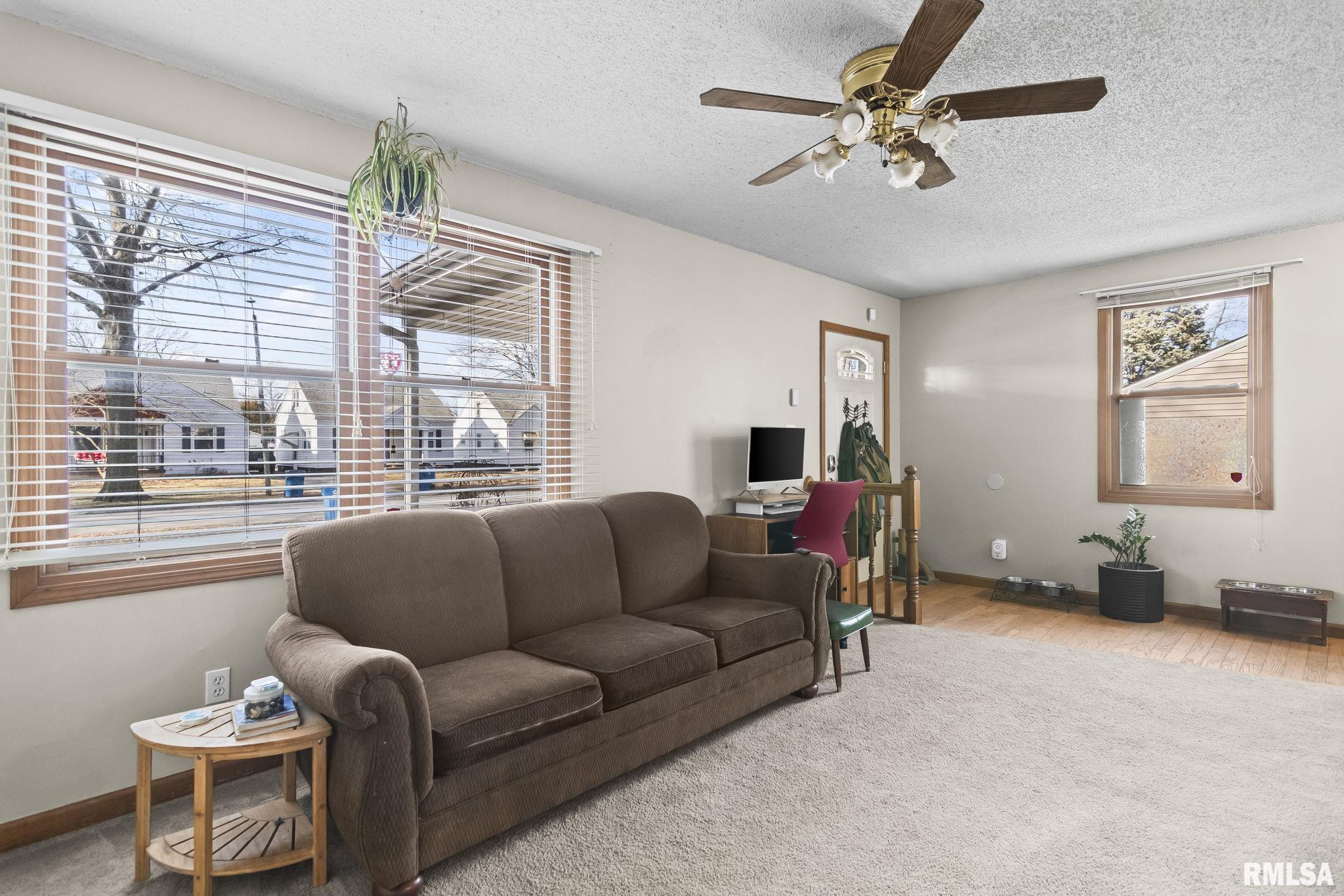 2072 North 20th Street Springfield, IL 62702 - Photo 2 of 26