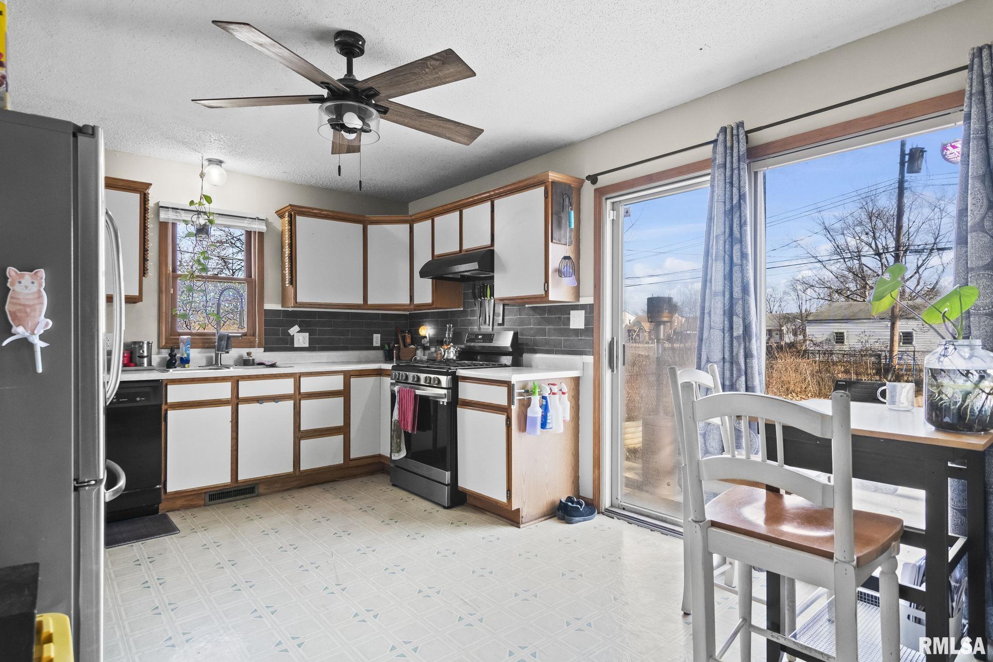 2072 North 20th Street Springfield, IL 62702 - Photo 8 of 26