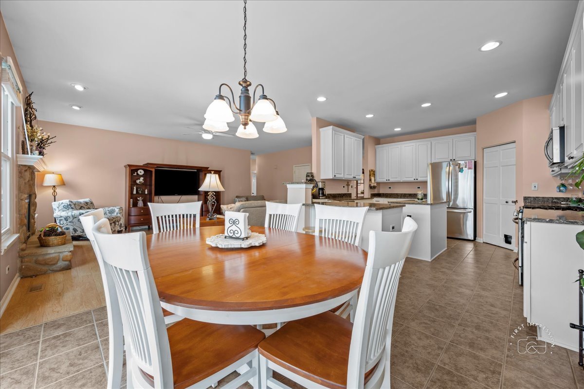 2519 Imgrund Road North Aurora, IL 60542 - Photo 14 of 33 a view of a dining room and livingroom