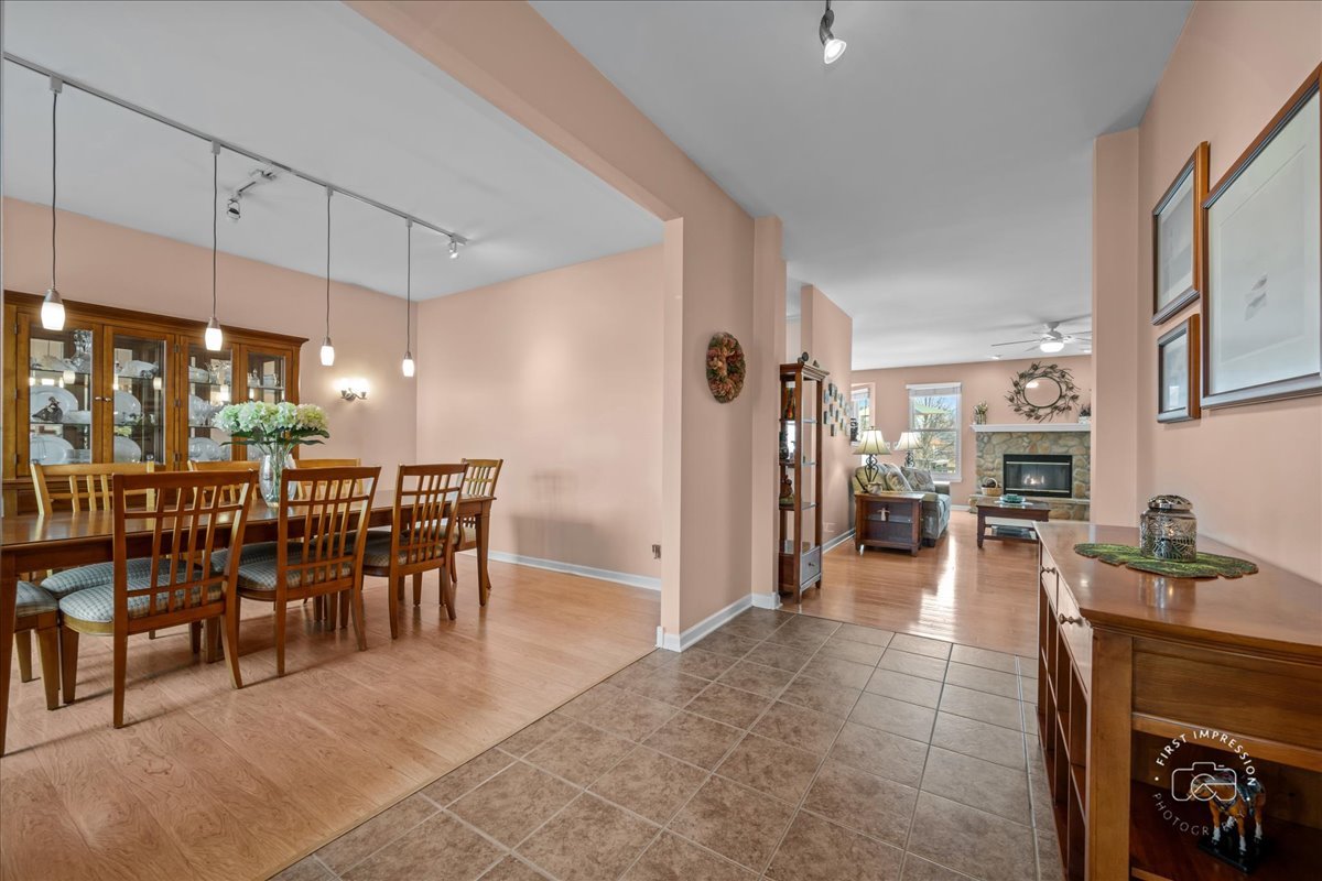 2519 Imgrund Road North Aurora, IL 60542 - Photo 3 of 33