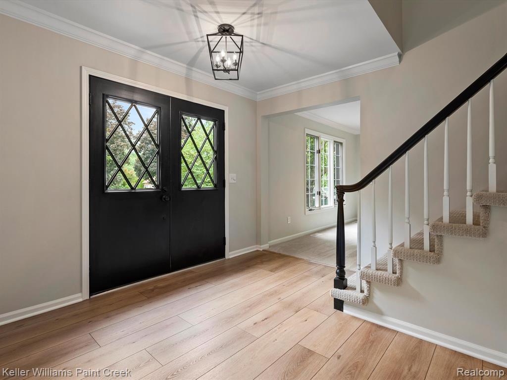 319 Lake Forest Road Rochester Hills, MI 48309 - Photo 5 of 42
