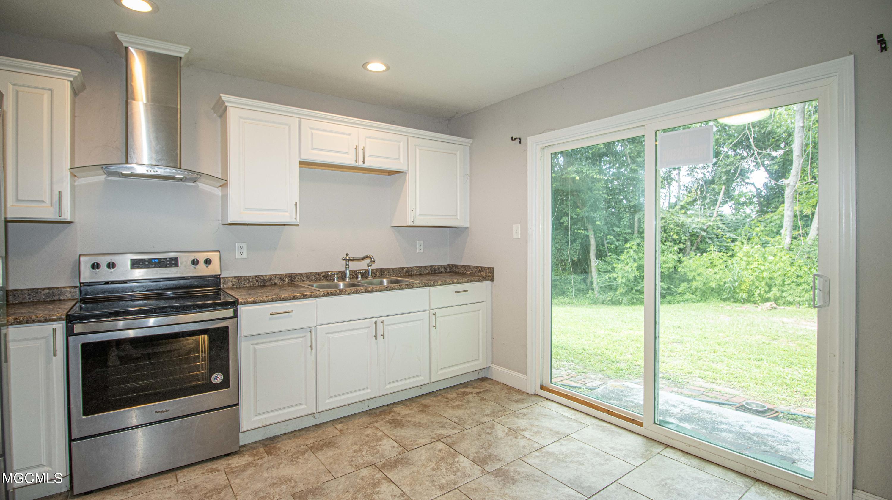 2207 Springwood Road Gautier, MS 39553 - Photo 3 of 15 2207 Springwood-117